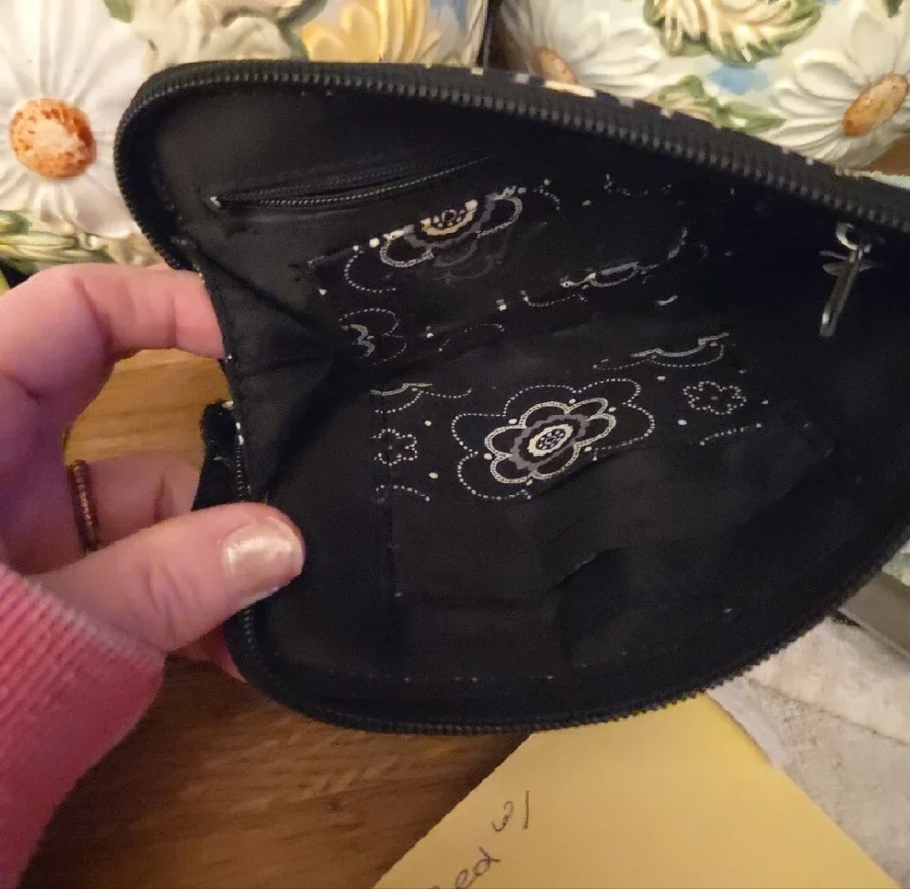 Vera Bradley Black and White "Onyx Bloom"  Floral Wristlet Pouch 6,5 x 4.5 - Picture 4 of 4
